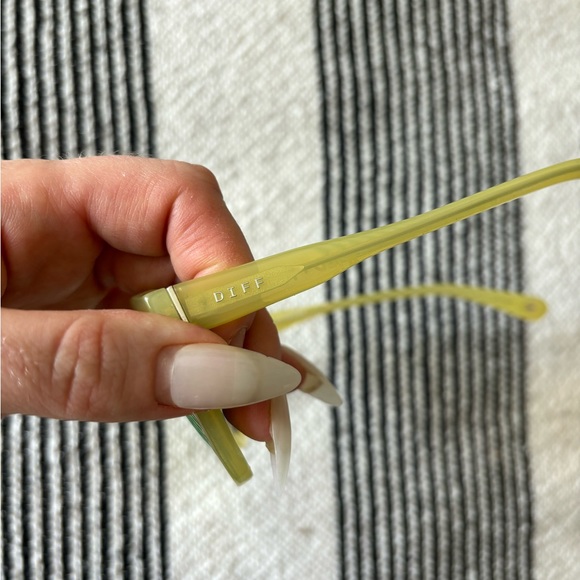 Diff Neon Polarized Sunglasses - Picture 3 of 6